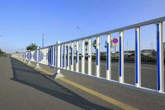 為什么道路上要做上護(hù)欄？