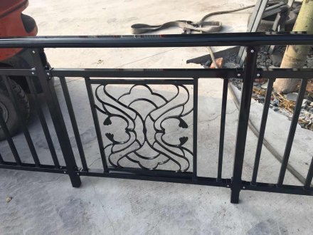 陽臺護欄有哪些樣式？陽臺護欄樣式如下：