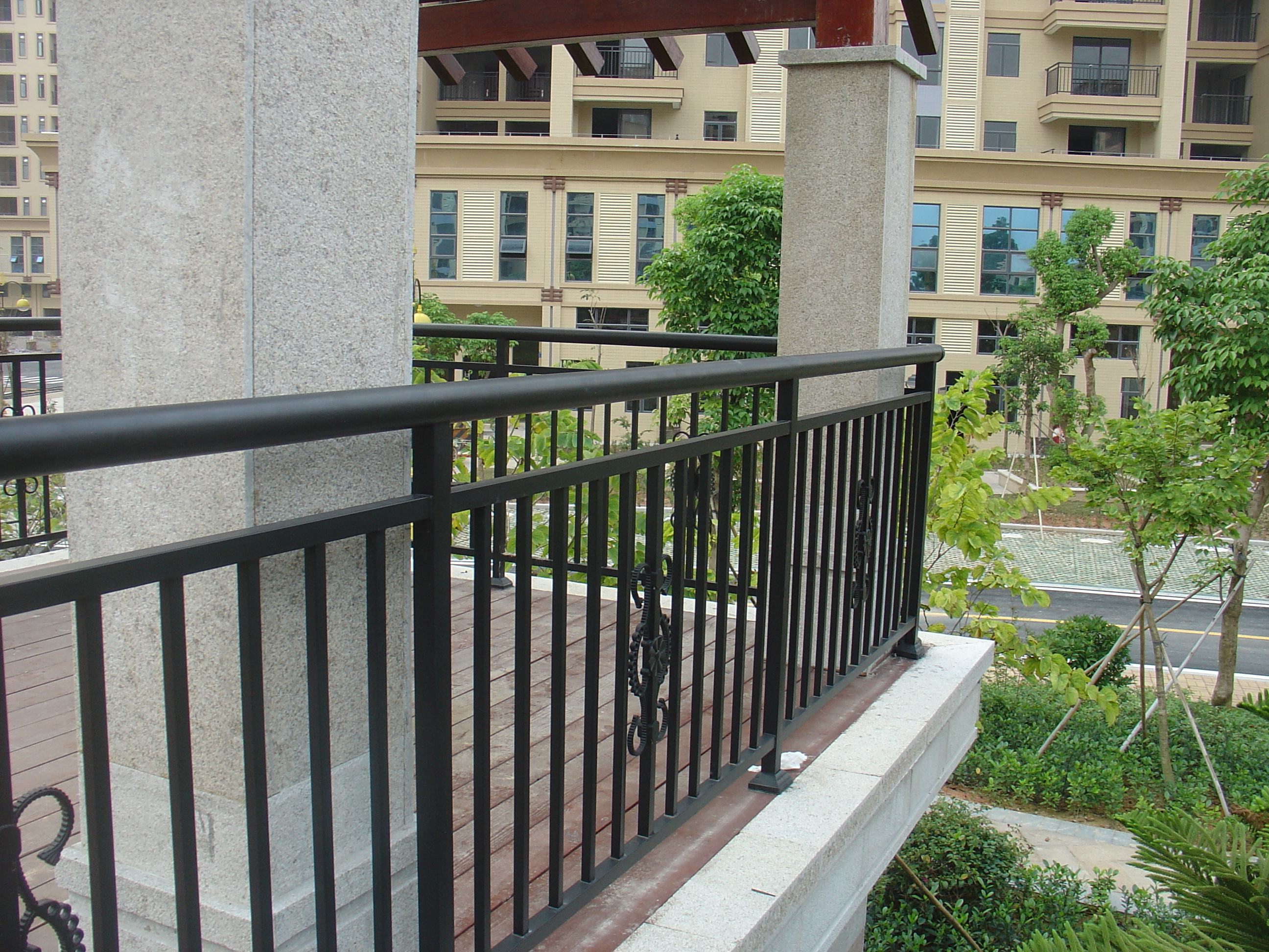 陽臺(tái)護(hù)欄