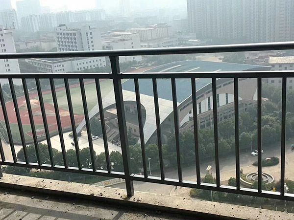 陽臺(tái)護(hù)欄