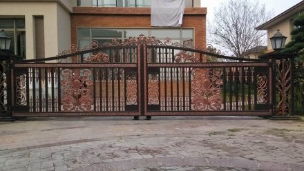 鋁藝大門別墅大門購(gòu)買鋁門窗方法？