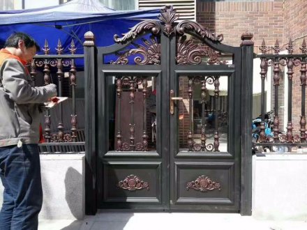 鋁藝大門廠家為你打造優(yōu)質(zhì)鋁藝大門