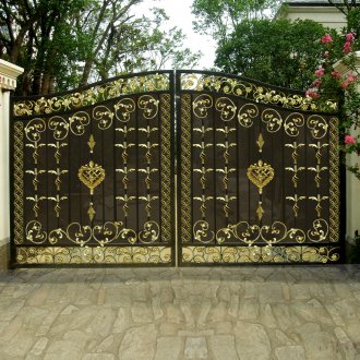 別墅大門選擇鐵藝大門你會(huì)選擇嗎？