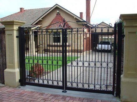 鐵藝大門的實(shí)用性和裝飾性你了解嗎？