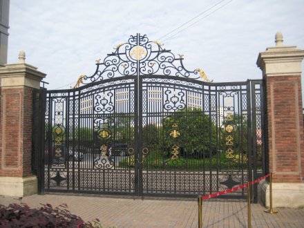 鐵藝大門的保養(yǎng)鐵藝大門如何選購