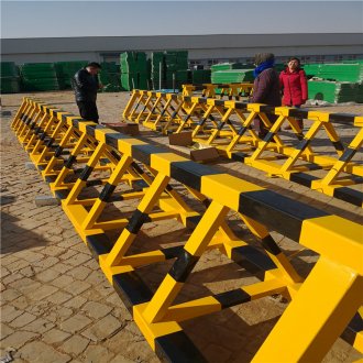 學(xué)校工廠門口拒馬路障護欄三角移動防撞護欄