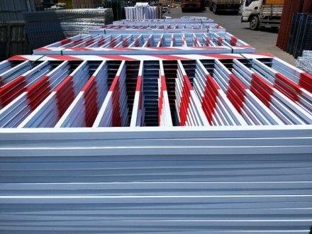 <b>基坑防護(hù)欄桿選擇哪種樣式好</b>