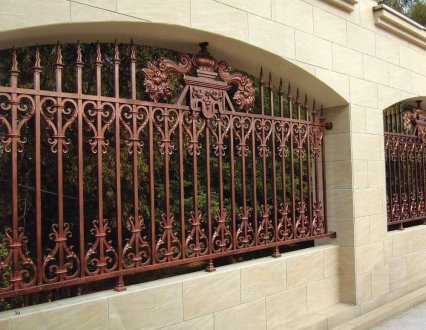 圍墻護(hù)欄是怎么來(lái)安裝的