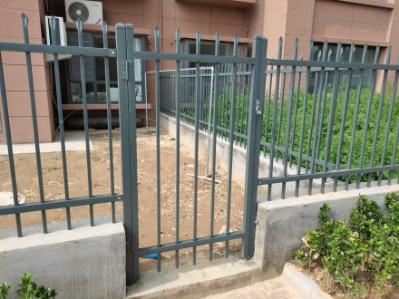  邯鄲陽(yáng)臺(tái)鋁合金護(hù)欄多少錢一平方-百度推薦