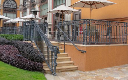  臨沂鋁合金兒童防護欄多少錢一平米-百度推薦